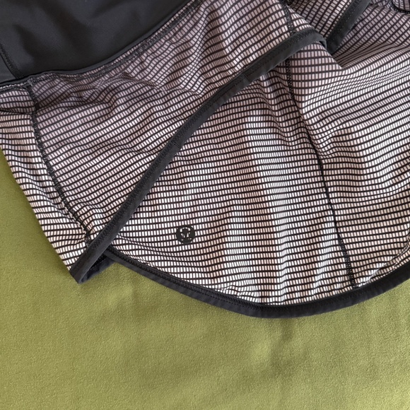 Lululemon Speed Short H2O in Double Gradient White Gray and Black (Size 8) - Picture 6 of 11